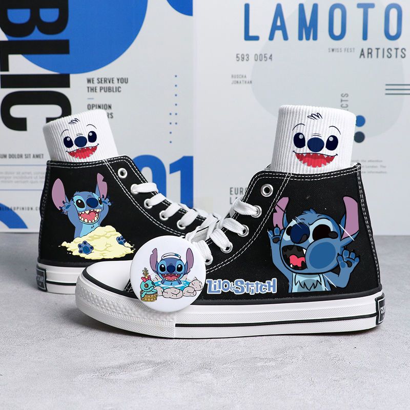 Chaussures Stitch contre la vitre